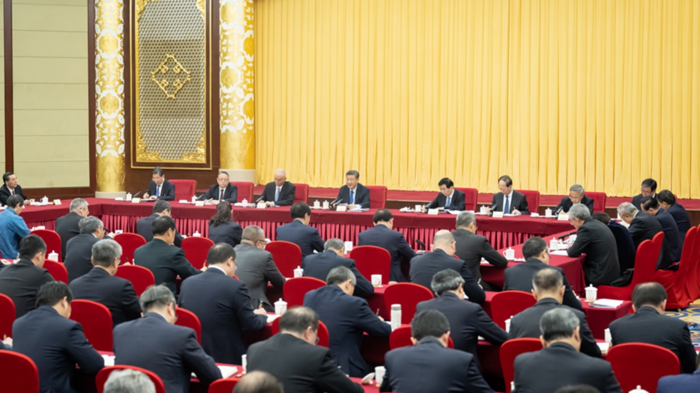习近平看望参加政协会议的民革科技界环境资源界委员